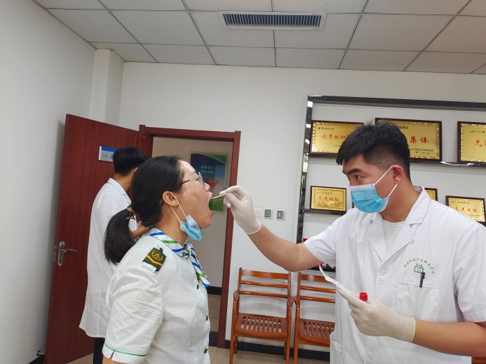沙河站组织开展核酸检测1   摄影：刘丽军