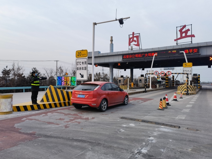 1月16日，内丘收费站聚焦春运，全力以赴